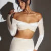 Adele Velvet Off-Shoulder Ruched Crop Top i elfenben