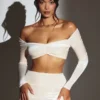 Adele Velvet Off-Shoulder Ruched Crop Top i elfenben