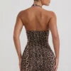 Alena rynket halterneck bodycon minikjole i leopardmønster