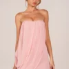 Alessandra bandeau-drapert minikjole i blushrosa
