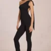 Alira Modal jumpsuit med én skulder i svart