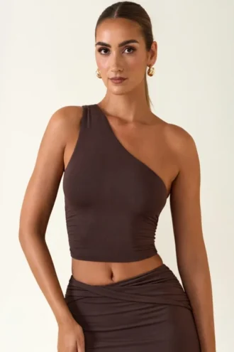 Andi Modal One-Shoulder Top i sjokoladebrun