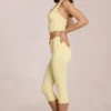 Anessa Capri-jeans med middels høy midje i sitrongul