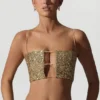 Ariana pyntet crop-top med utskjæringer i gull