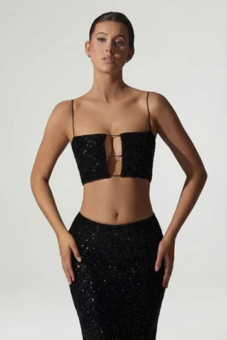Ariana pyntet crop-top med utskjæringer i svart