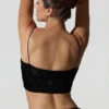 Ariana pyntet crop-top med utskjæringer i svart