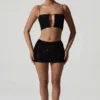 Ariana pyntet crop-top med utskjæringer i svart