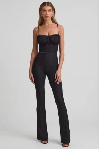 Arlena jumpsuit med blonder og sløyfe i svart