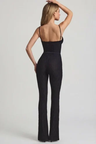 Arlena jumpsuit med blonder og sløyfe i svart