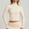 Auri Modal Ruched Backless Turtleneck Top i elfenben