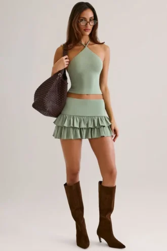 Azaria Modal Ruffle Mid-Rise Mini Skort i salviegrønn