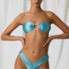 Bandeau-bikinitopp med ferskvannsperledetaljer i turkis