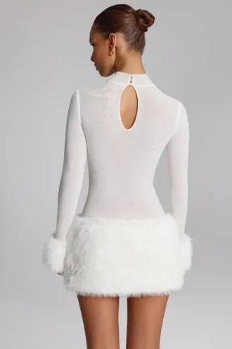 Belladonna minikjole med turtleneck og fuskepels i hvitt