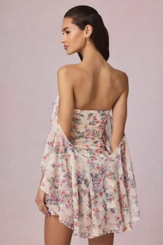 Birdie off-shoulder minikjole med volanger i primrose blomstertrykk