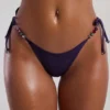 Boracay trekantet bikinitopp med perledekor og doble stropper i dyp lilla