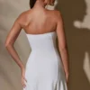 Brielle minikjole med bandeau-utringning i hvitt