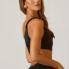 Brisa asymmetrisk crop-top med rynker i svart