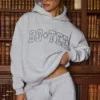 Brodert oversized hettegenser i grå melert