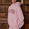 Brodert oversized hettegenser i pudderrosa
