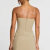 Bruna vevd twill-minikjole med plissering og krysset snitt i taupe