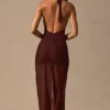 Caicos maxi-kjole med utskjæring og halterneck i espressobrun