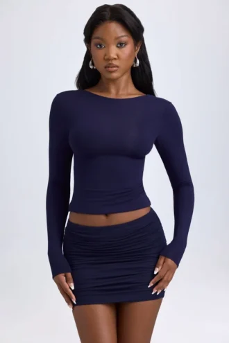 Cali Modal Ruched Mid-Rise Mini Skjørt i True Navy