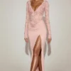 Carmina Lace Scalloped Plunge-Neck Maxi Kjole i rosa