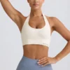 Define Luxe sports-BH med halterneck i hvit