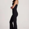 Elanie jumpsuit med rund hals, korsett og utvidede ben i svart
