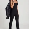 Elanie jumpsuit med rund hals, korsett og utvidede ben i svart