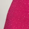 Emilion minikjole med utskjæringer og dekorasjoner i fuchsia