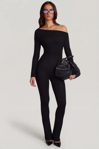 Erisen Modal off-shoulder jumpsuit med lange ermer i svart