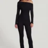 Erisen Modal off-shoulder jumpsuit med lange ermer i svart