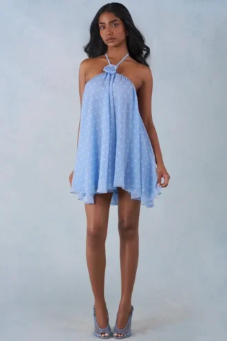 Evania halterneck babydoll minikjole i blå prikkete mønster