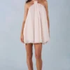 Evania halterneck babydoll minikjole i elfenben