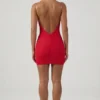 Femi rynket, ryggløs bodycon-minikjole i rødt