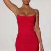 Femi rynket, ryggløs bodycon-minikjole i rødt