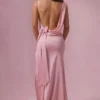 Florienne satengdrapert brudepikekjole i Blush Pink