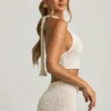 Gianna Bouclé halterneck crop top i hvitt