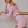 Gjennomsiktig off-shoulder-top med lange ermer i myk rosa