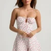 Helaia rynket ryggløs playsuit i kirsebærprint