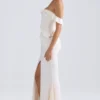 Hemera off-shoulder kjole med volanger i elfenben