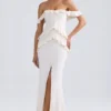 Hemera off-shoulder kjole med volanger i elfenben