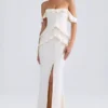 Hemera off-shoulder kjole med volanger i elfenben