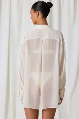 Hiva oversized skjorte med perledetaljer i perlehvit