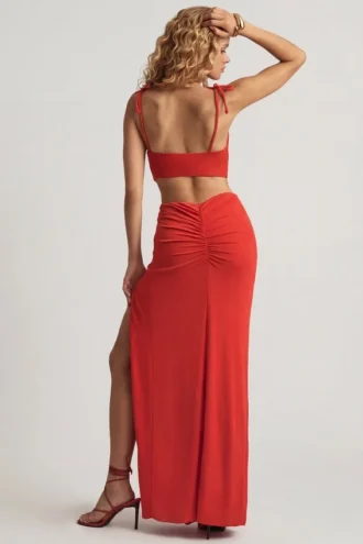 Imara asymmetrisk maxikjole i strukturert jersey i Chili Red