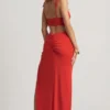 Imara asymmetrisk maxikjole i strukturert jersey i Chili Red