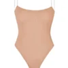 Intimates Body i mykt mesh med usynlige stropper og tanga i varm fersken