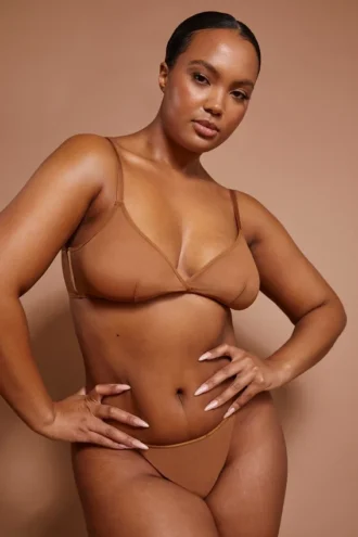 Intimates myk mesh-triangel-BH i ett lag i fargen Almond