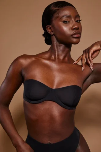 Intimates Soft Mesh stroppeløs BH i svart